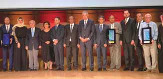 د. زياد خلف عبد رئيس مجلس إدارة مصرف التنمية الدولي ينال جائزة المستثمر العربي عن الحوكمة المؤسسية في باريس من بين أكثر من 100 مرشح من المصارف